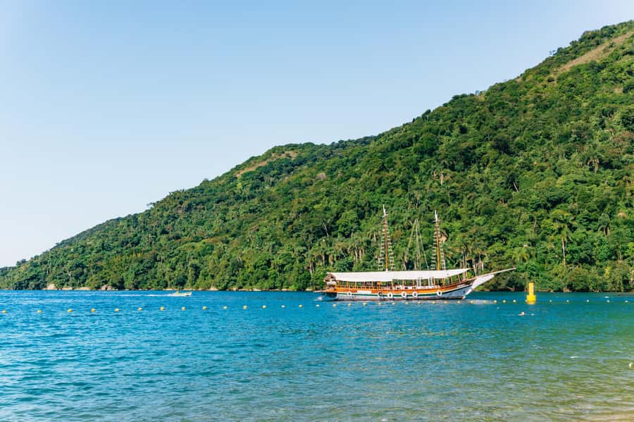 From Rio de Janeiro: Angra dos Reis Boat Trip with Lunch - The schooner ride: how the captain chooses your day