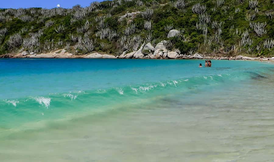 From Rio de Janeiro: Arraial do Cabo Island Day Trip - The boat ride: pirate-ship comfort, roof views, and quick stops