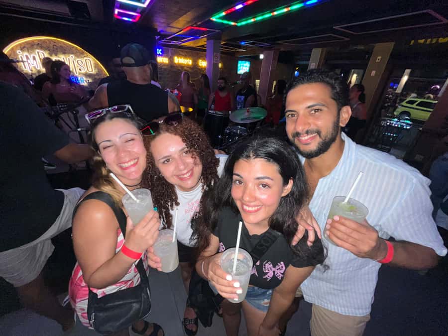 More than a Pub Crawl: An Authentic Night Experience in Rio - Samba class and the first big show block