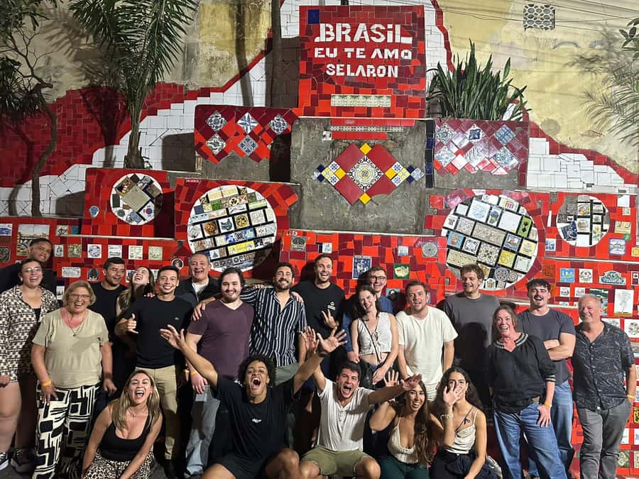 More than a Pub Crawl: An Authentic Night Experience in Rio - The second performance: concert and dance shows that keep rolling