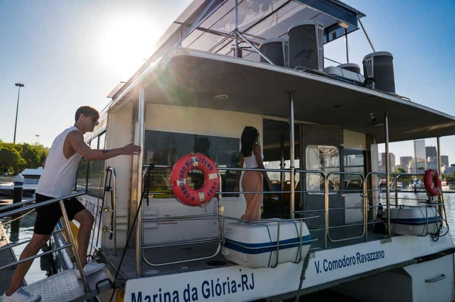Rio: Boat Tour of Guanabara Bay - Listening to the narration: what to do when wind wins