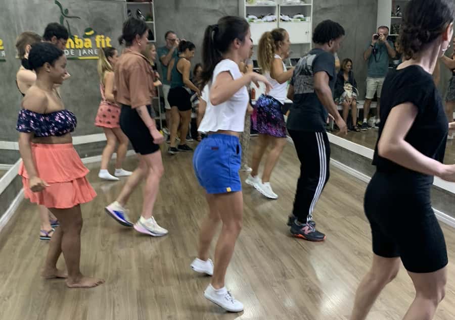 Rio de Janeiro: Beginner Samba Lesson in Ipanema - Your Instructors: Carla, Ranaa, and Gaby in a Small-Group Setting