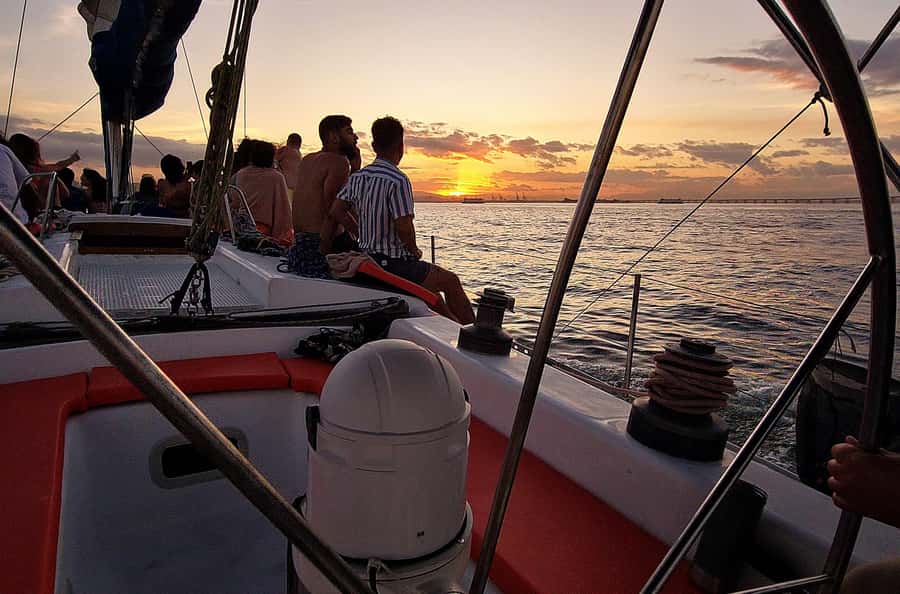 Rio de Janeiro: Guanabara Bay Sunset Sailing Tour & Drinks - Who should book this sunset sail (and who might not)