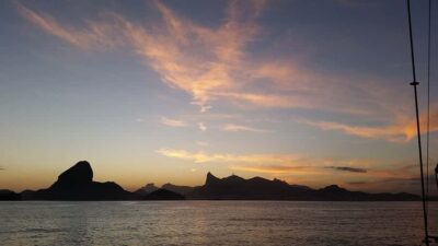 Rio de Janeiro: Guanabara Bay Sunset Sailing Tour & Drinks - Marina da Glória check-in: where timing gets real