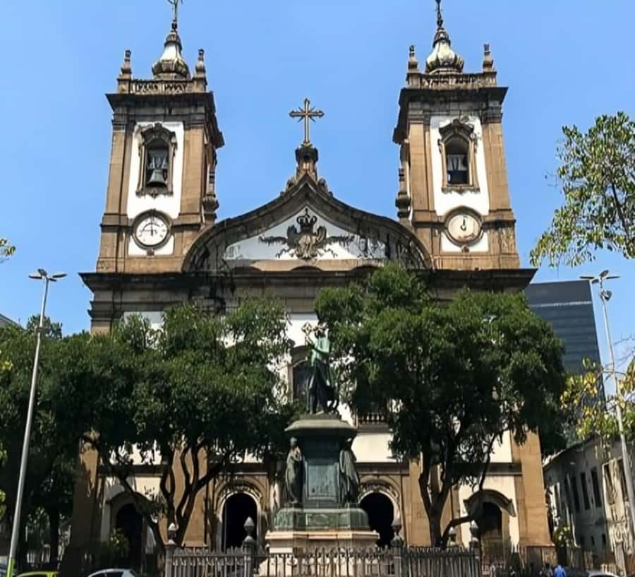 Rio de Janeiro : Must-See Sites Walking Tour With A Guide - Cinelândia: Cultural Hub Energy and a Natural Ending Point