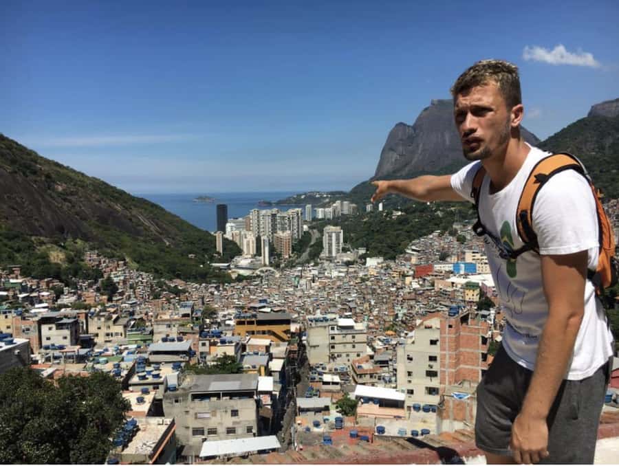 Rio de Janeiro: Rocinha Favela Walking Tour with Local Guide - Getting there the easy way: minivan timing from Copacabana and Ipanema