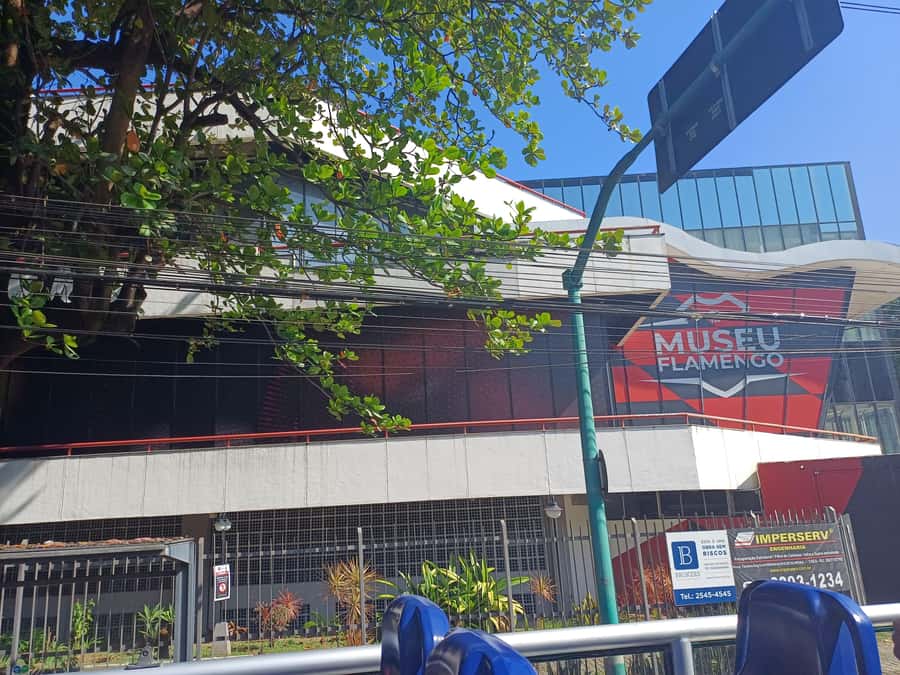 Rio Samba Bus: hop-on hop-off city tour in Rio de Janeiro - The central-city passes: Maracanã, Sambódromo, AquaRio, and big landmarks