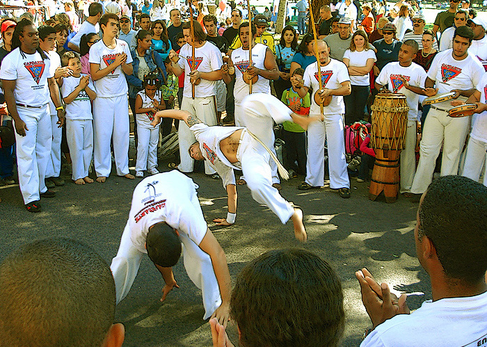 Capoeira: La Danza De La Lucha Y La Cultura Afrobrasileña