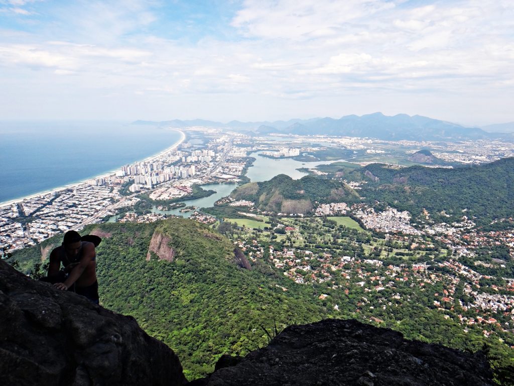 Escalada En Pedra Da Gávea: Desafía Las Alturas En Una De Las Montañas Más Grandes De Brasil