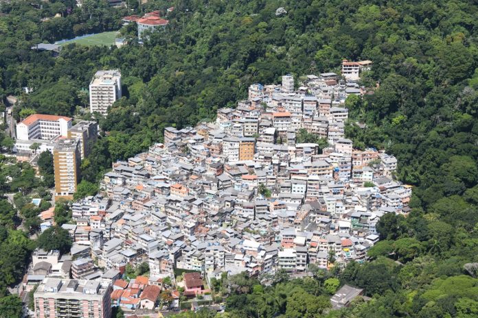 Favelas De Río: Realidades, Desafíos Y Espíritu Comunitario